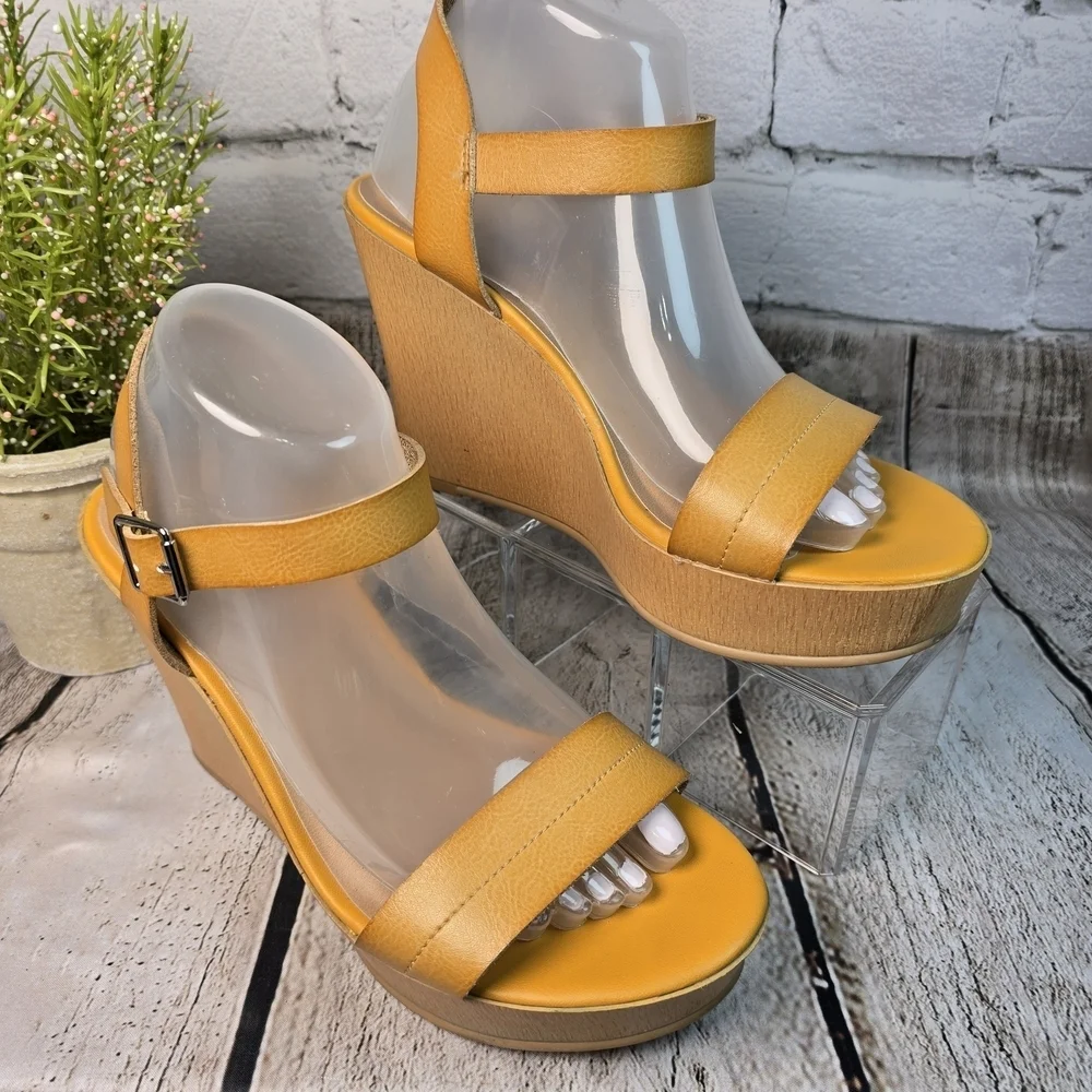 TORRID MUSTARD YELLOW WEDGES SANDALS LEATHER STRAPS WOMENS SIZE 8
